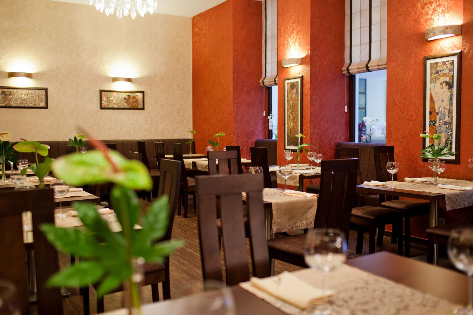 Patio Hotel 31/45