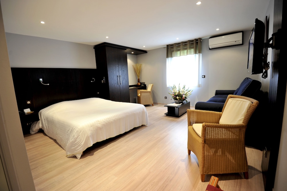 COTTAGE HOTEL 16/50