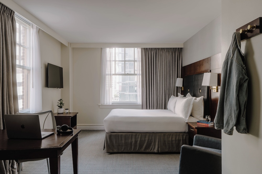 Suite, Queen Bed