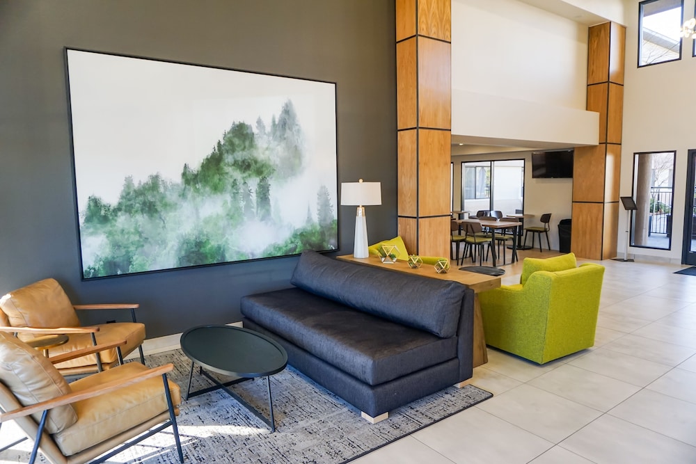 Oxford Suites Redding 44/64