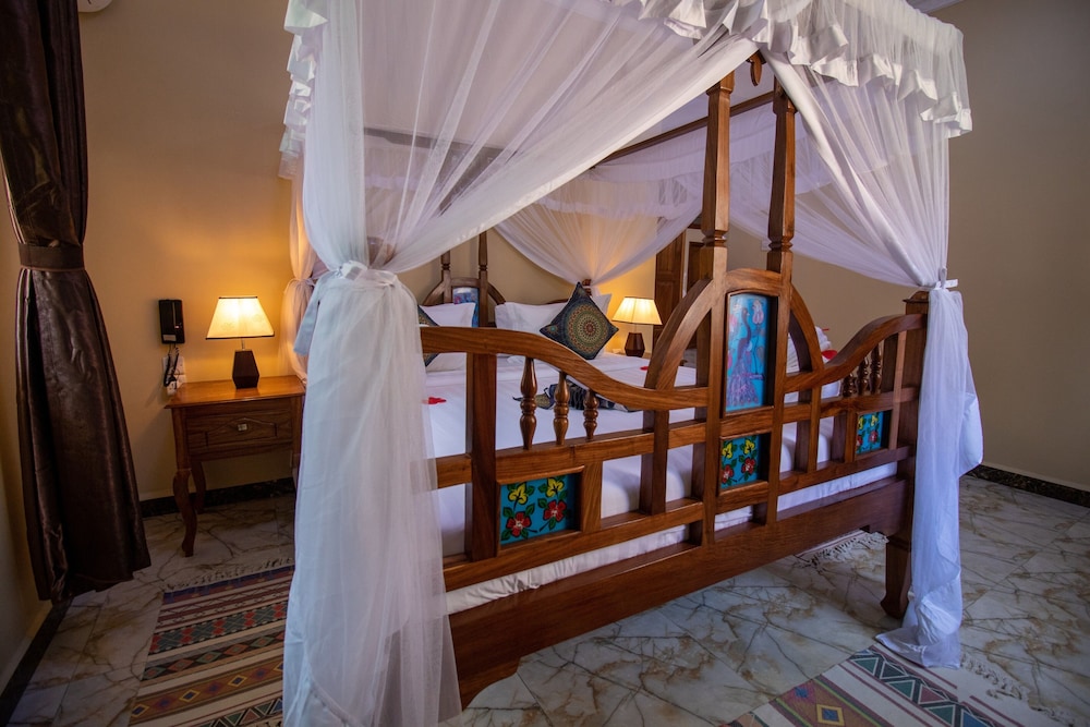 Sunny Palms Beach Bungalows 21/65