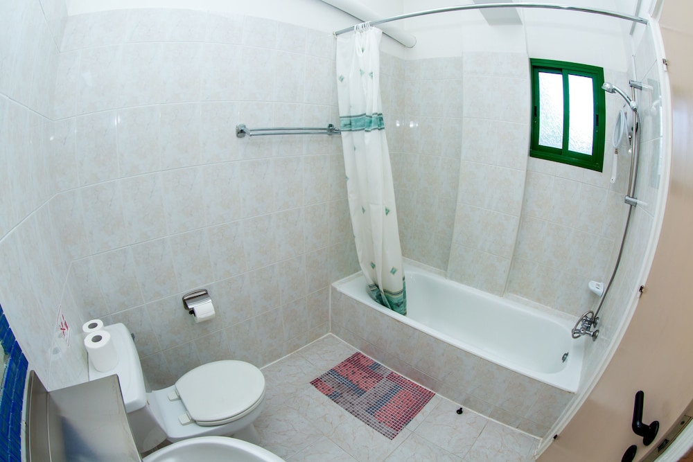 Fitos Inn Guest House 45/50