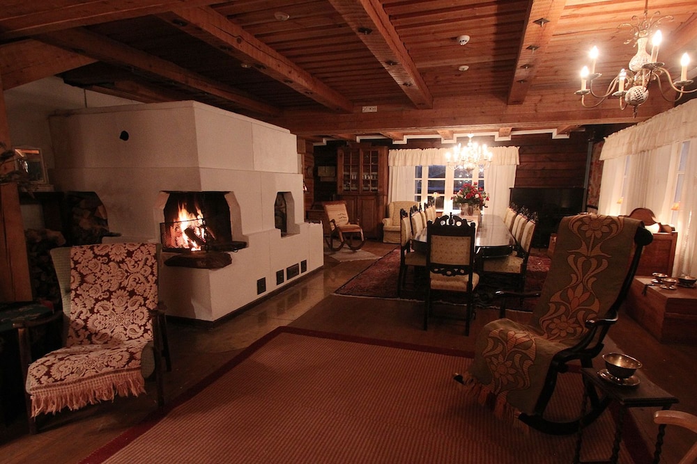 HOTELLI TAIVAANVALKEAT 28/50