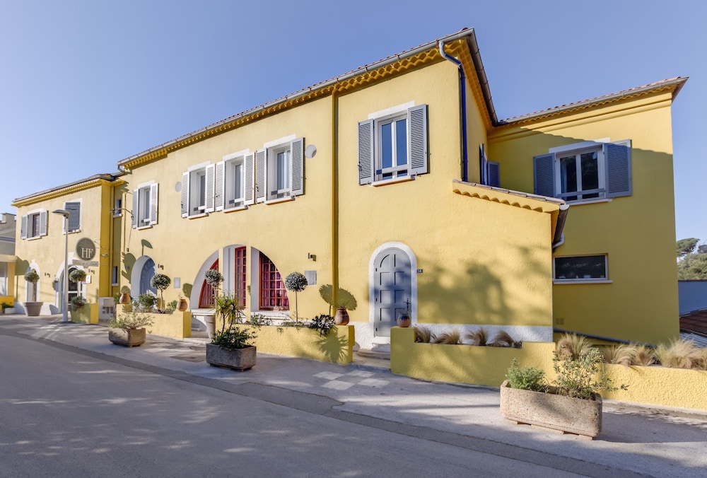 Hôtel De La Fossette 27/40