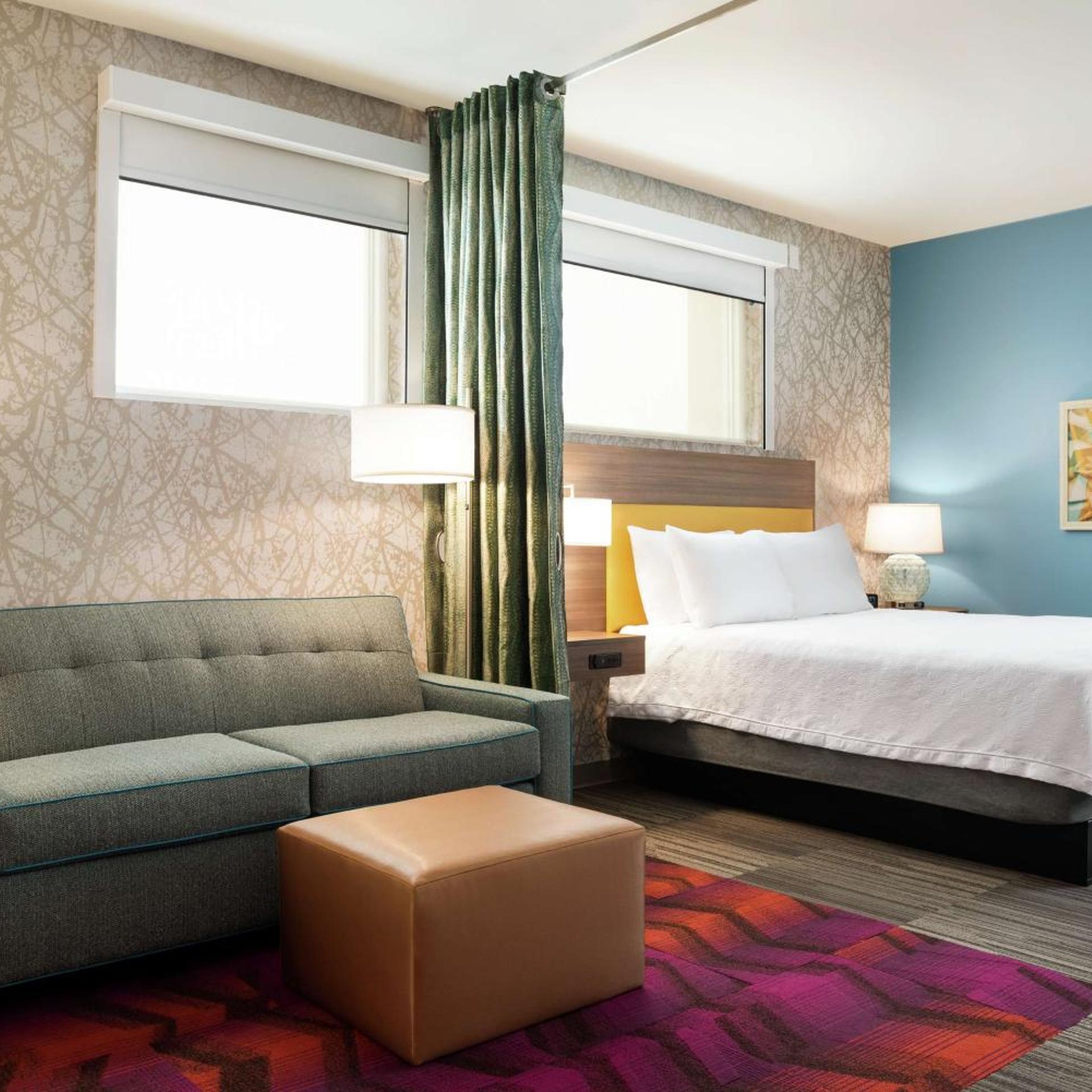 Suite, Queen Bed, Sofa, Accessible