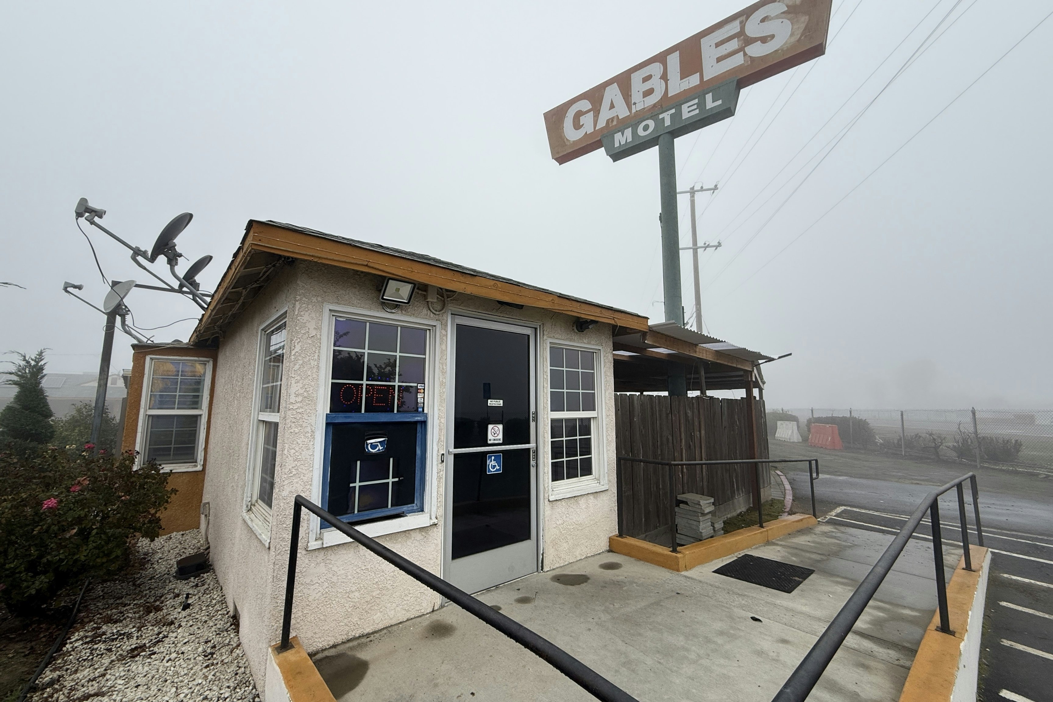 Gables Motel Near Fresno Yosemite photo2