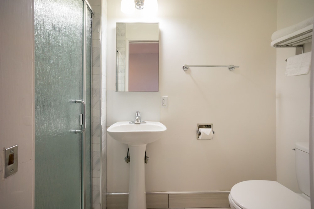 Berkeley Inn 50/50