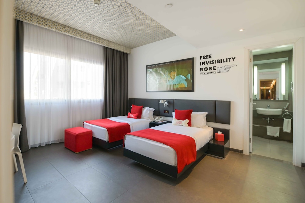 DELUXE, TWIN BEDS
