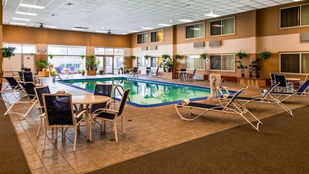 Rock Island Inn & Suites Marshalltown 49/55