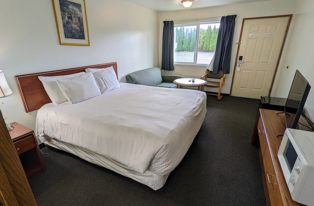 Fairground Inn Monroe WA 7/50