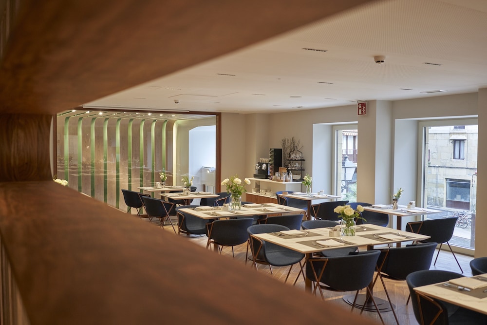 Lasala Plaza Hotel 40/50