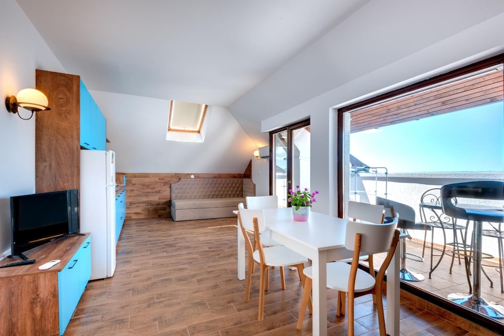 Family Hotel Panorama Blue 38/44