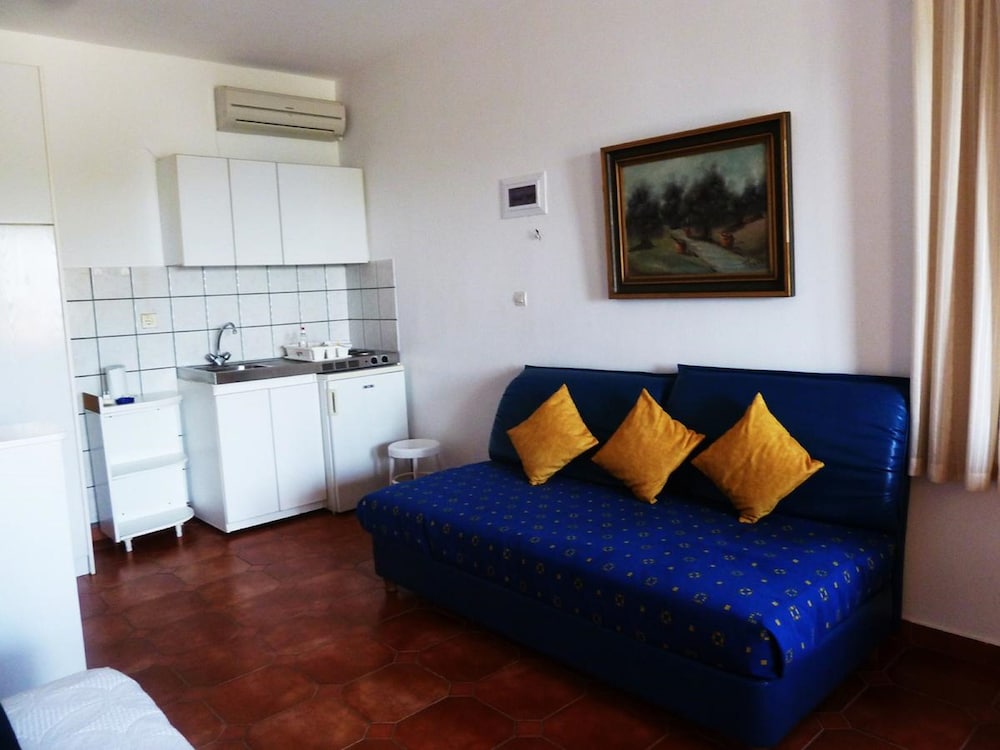 Milia Bay Hotel and Apartments 12/32