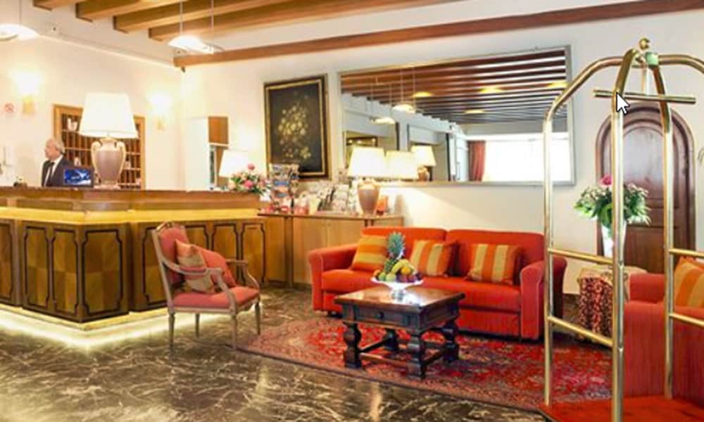Pinewood Hotel Rome 6/70