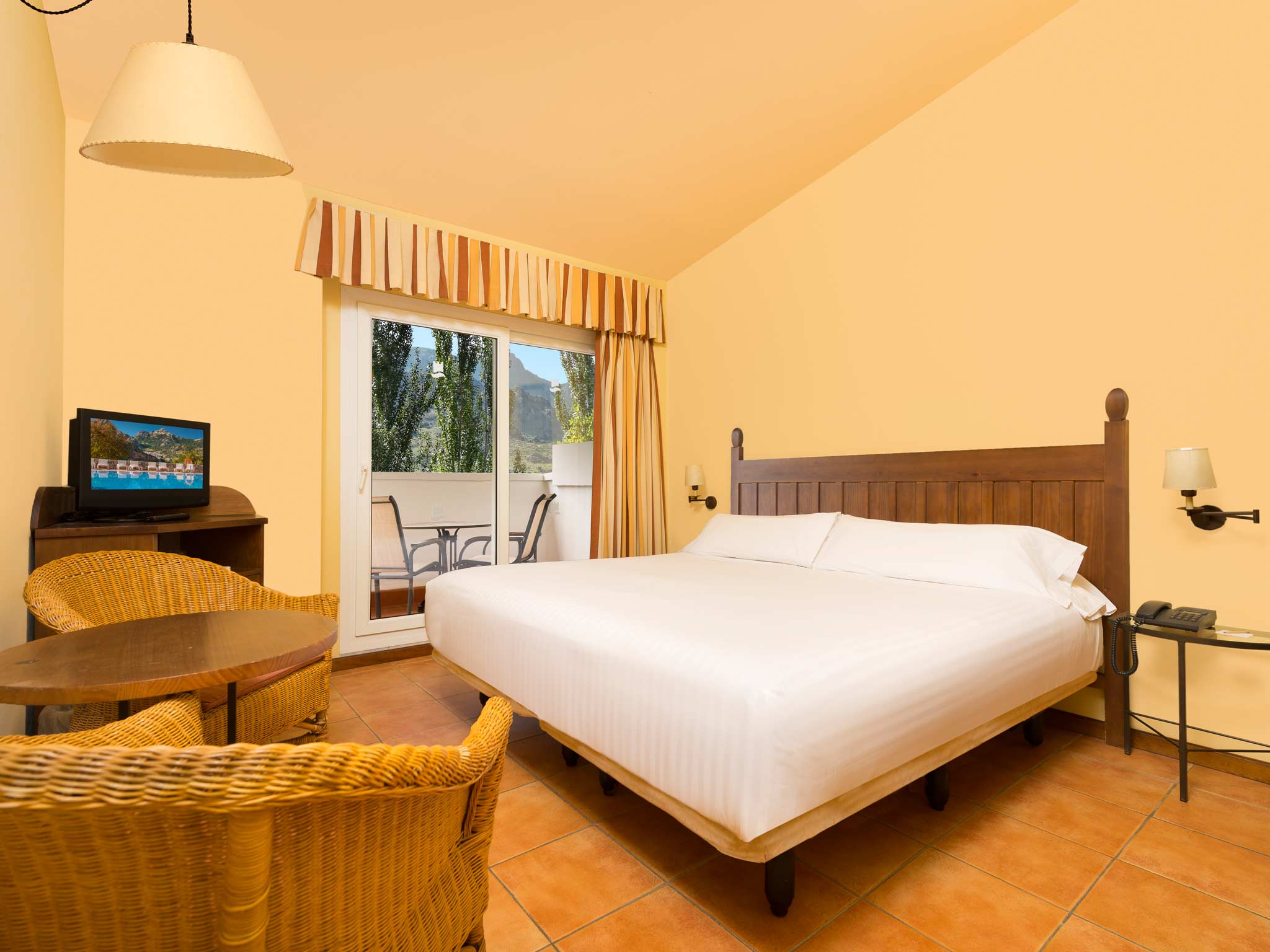 Standard, Double or Twin Bed