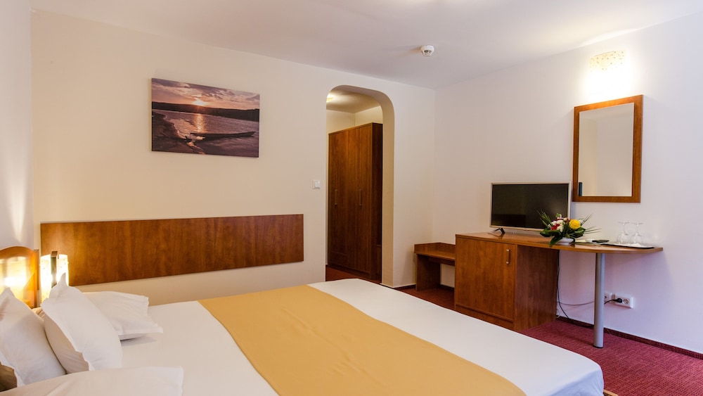 Herastrau Hotel 9/47