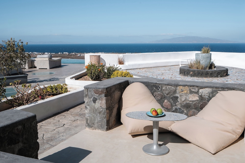 Danae Suites 36/50