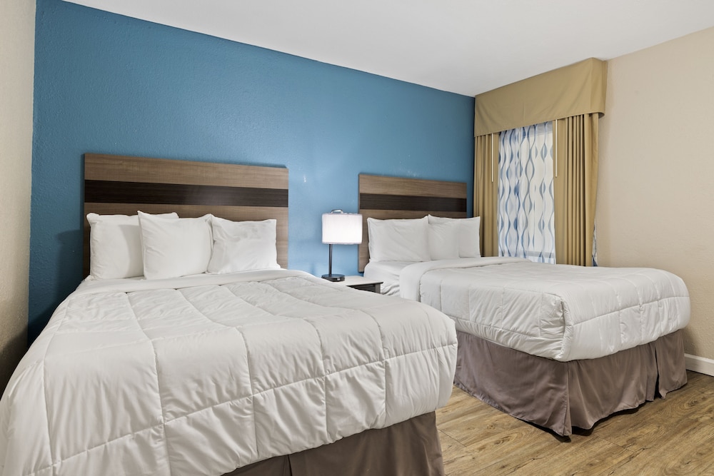 Ocean Crest Inn and Suites 19/51