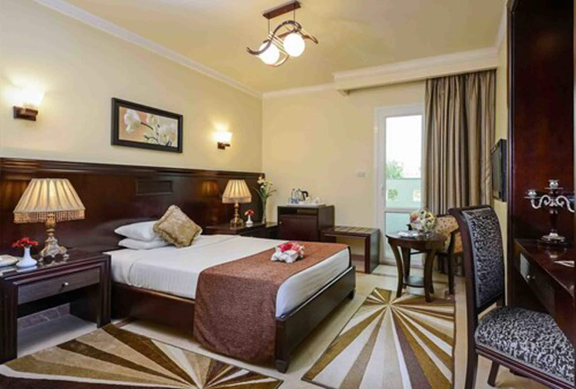 ROOM, SINGLE