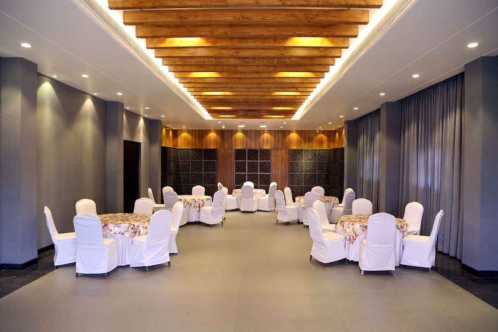 AURANGABAD GYMKHANA CLUB. 61/69