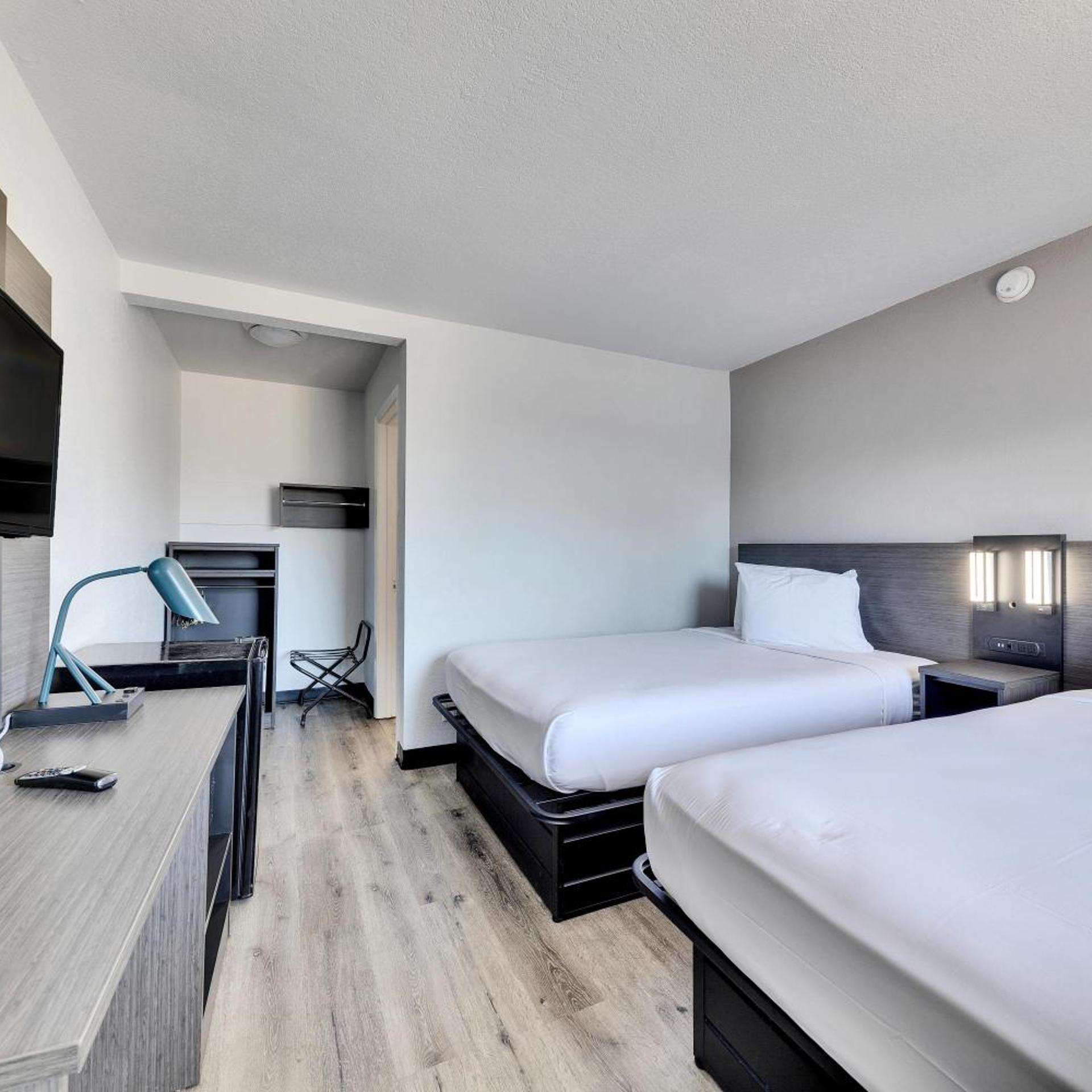 ROOM, QUADRUPLE