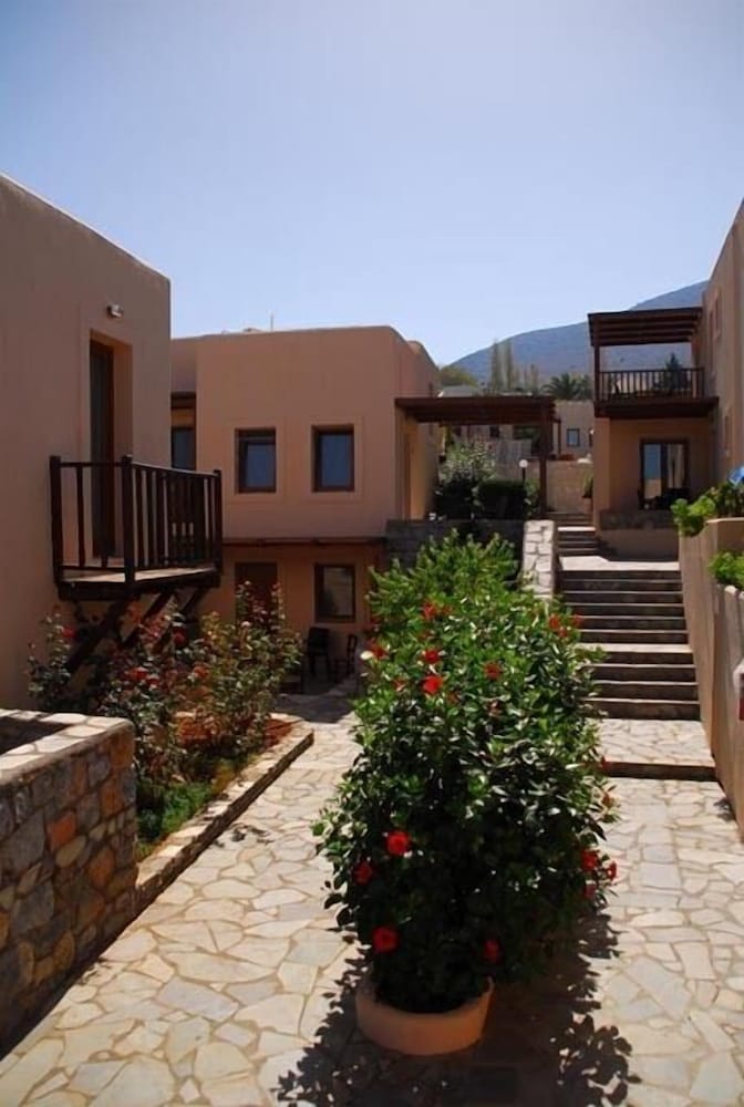 Ida Village Apartments I and II 25/34