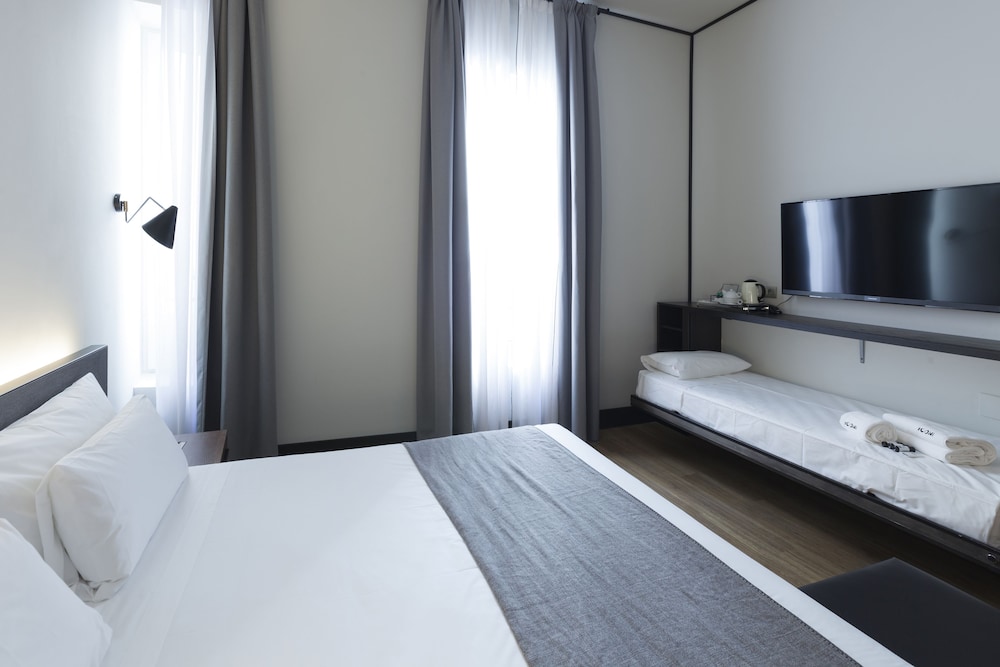 ROOM, TRIPLE