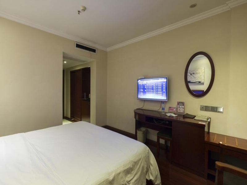 GreenTree Inn Jiangxi Yingtan Railway Station Square Business Hotel 13/58