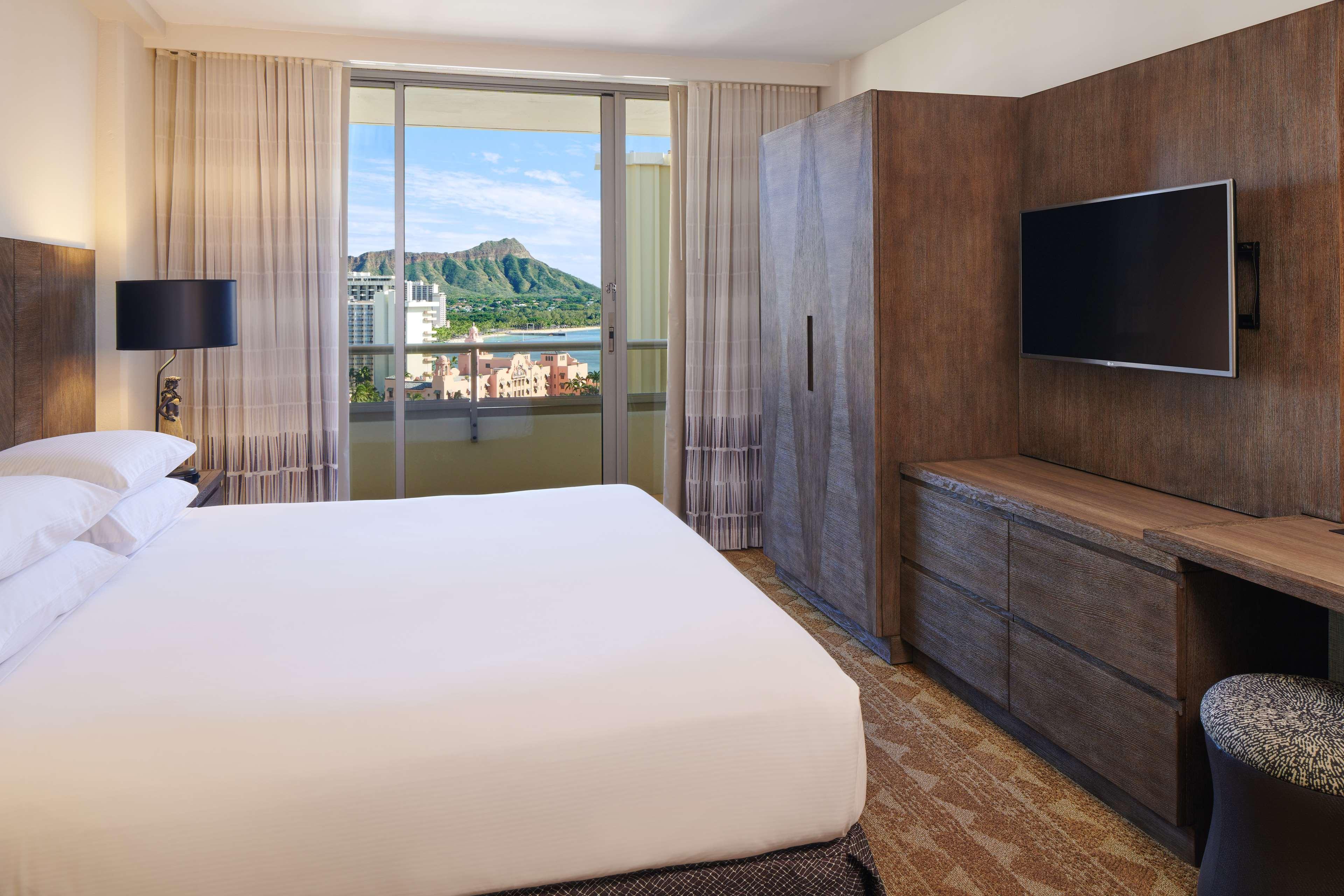 1 Bedroom, Suite, King Bed, Ocean View, Hula Tower