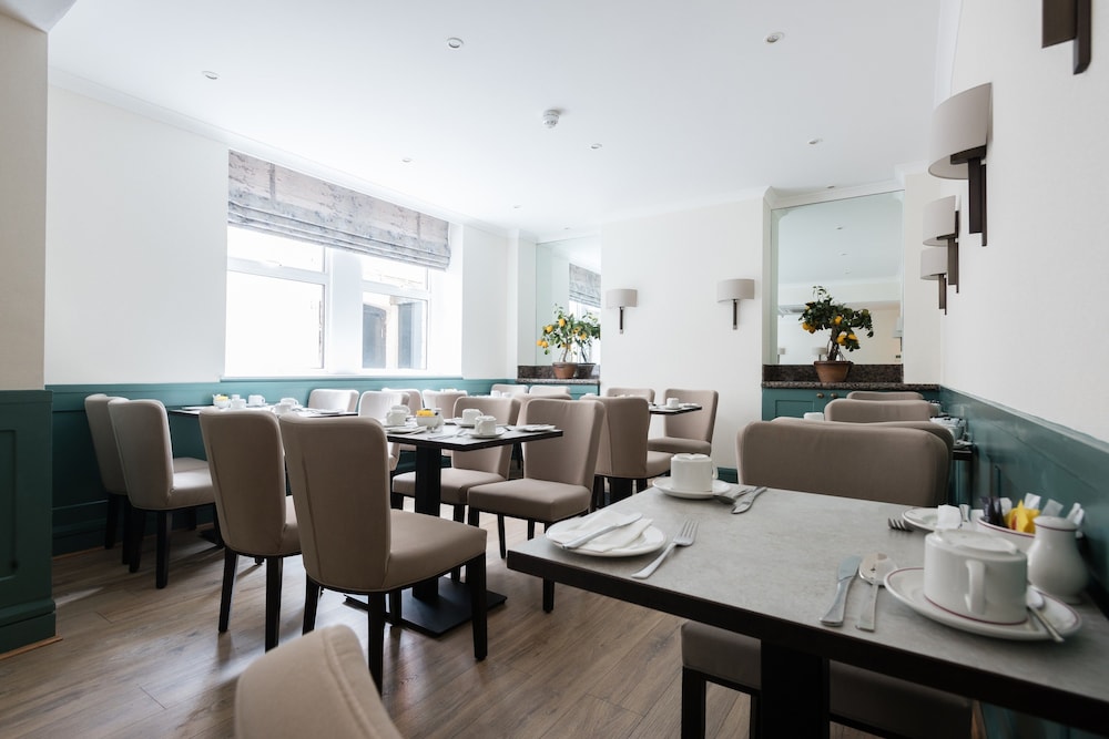 Blandford Hotel 52/68