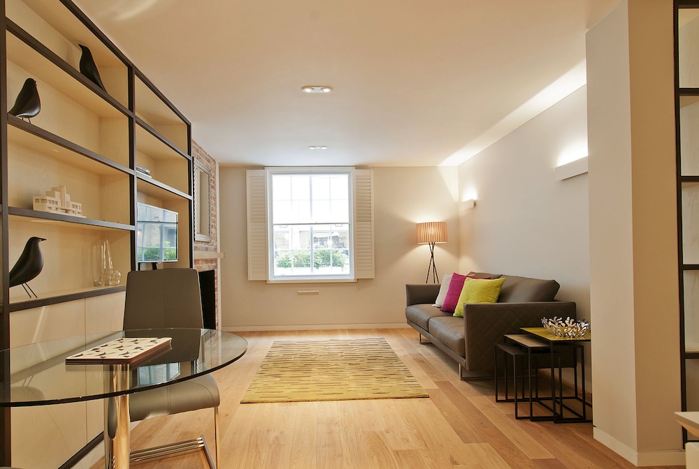 Superior St Christophers Place 16/27