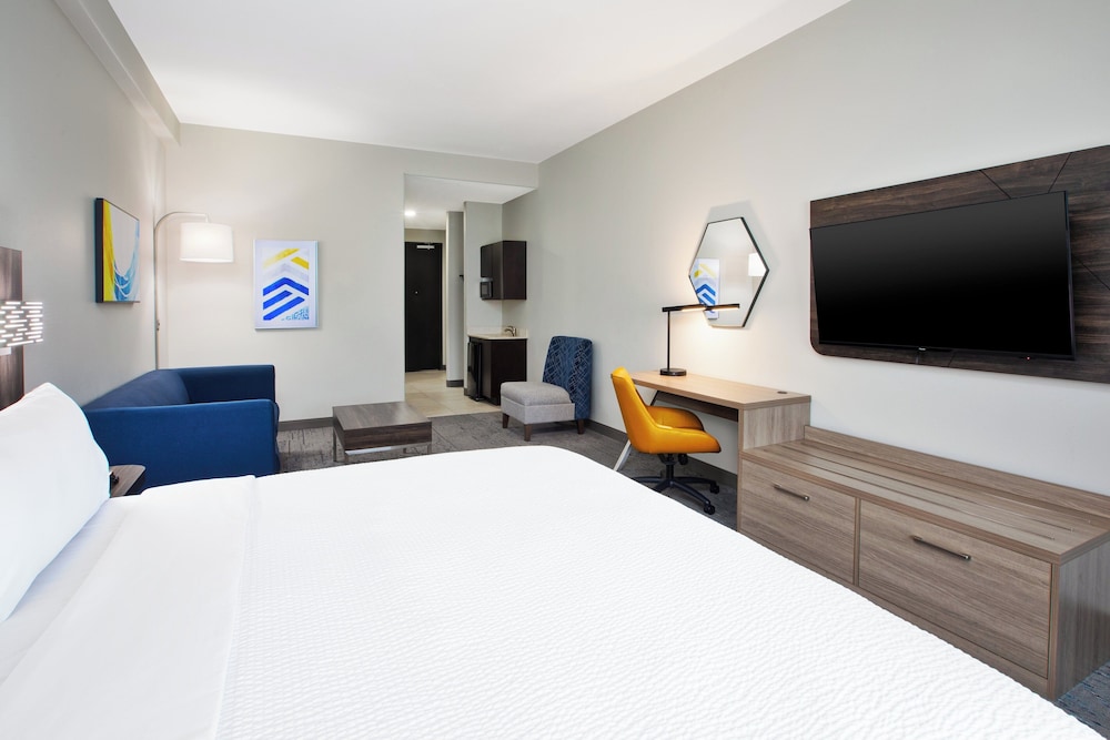 Suite, King Bed, Sofa, Jetted Tub