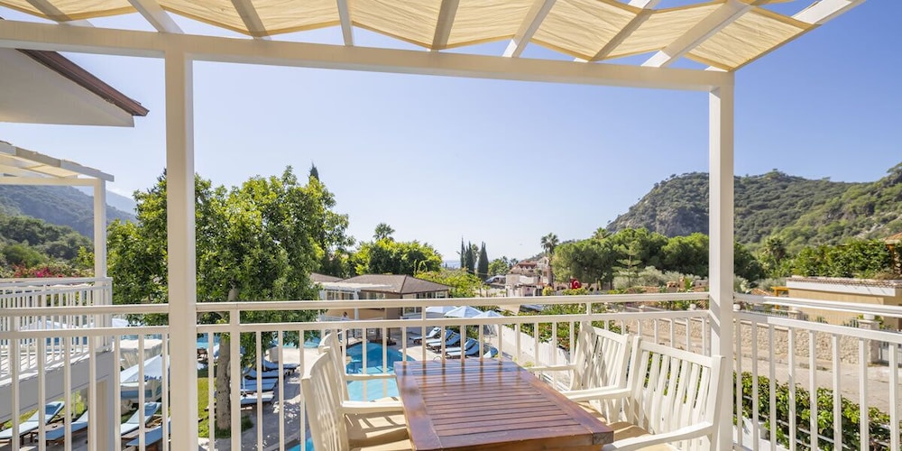 Mozaik Swim Up Hotel and Apartments 37/50