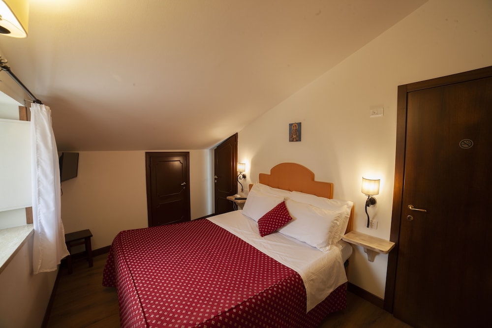 Hotel Pax 5/36