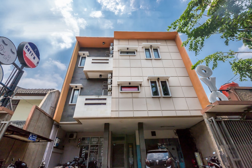 OYO 1435 Residence 446 1/15