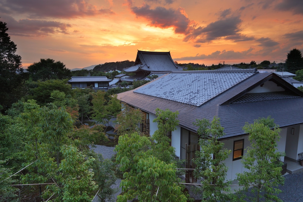 AOI Suites at Nanzenji Kan-un-an 4/92
