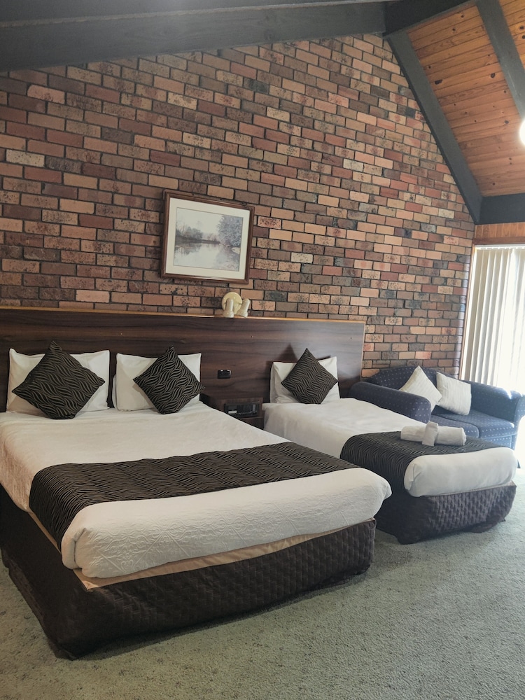 Belvoir Village Motel Apartments 35/57
