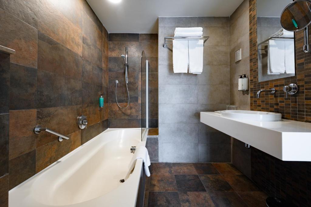 Room, Single, Double Bed, Balcony, Maritim Antonine Hotel and Spa Malta 3/3