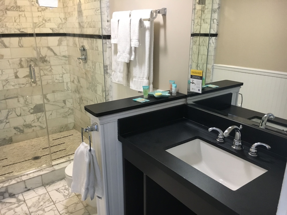 Glenmore Plaza Hotel 54/59