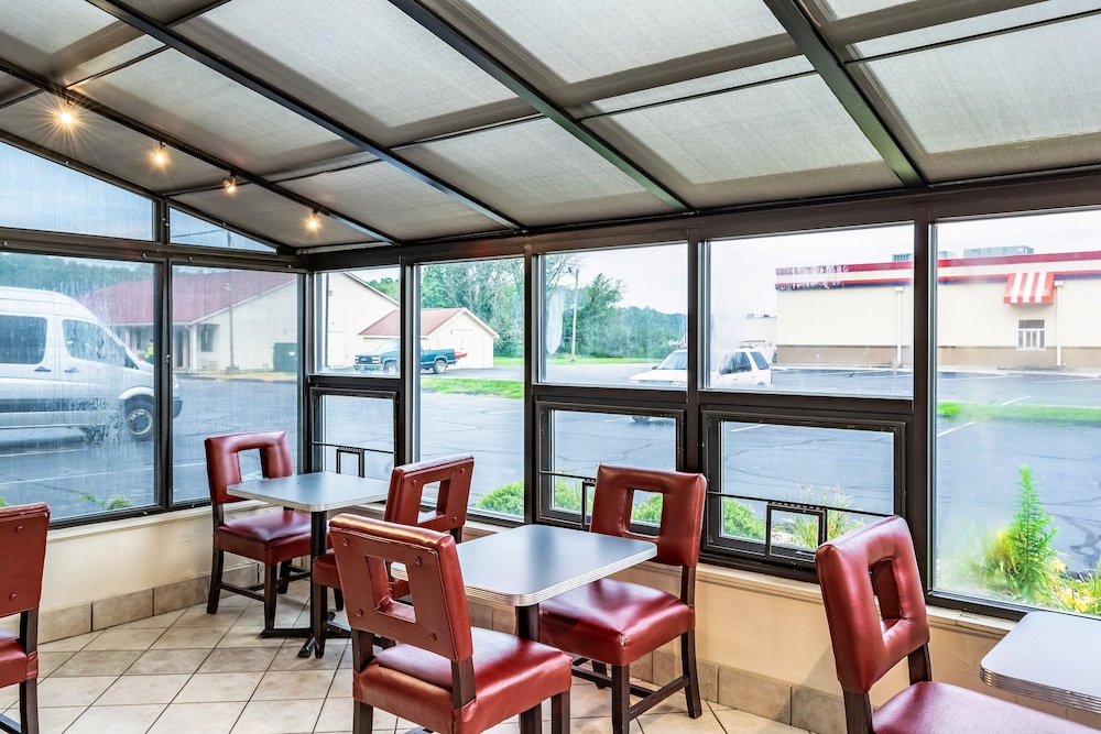 Red Roof Inn Columbus - Taylorsville 24/25