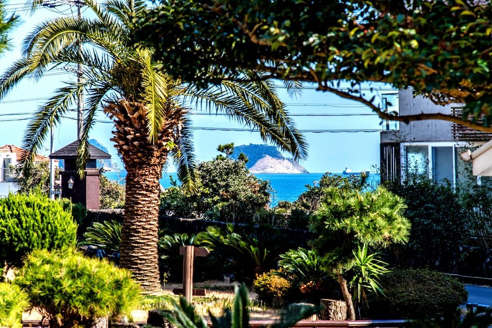 T Island Resort 66/73