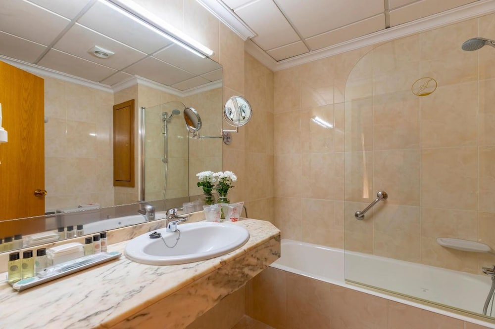 Miramar Hotel 32/34