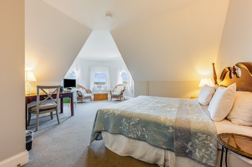 Castle Manor Inn 7/42