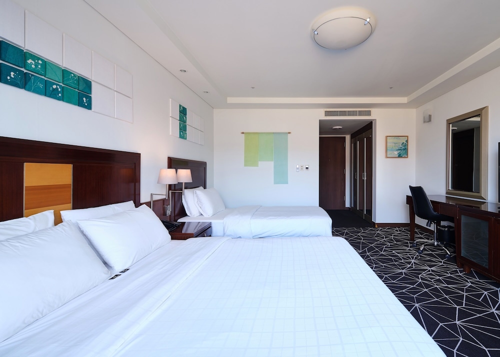 Art Stay, Garden, Deluxe, Twin Beds, 1 Double and 1 Single Bed