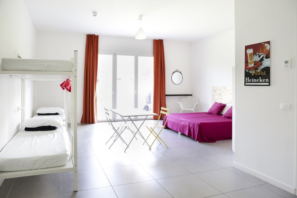Meet Gardalake Hostel 7/50