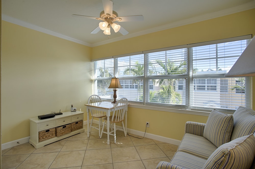 Barefoot Beach Resort 63/77