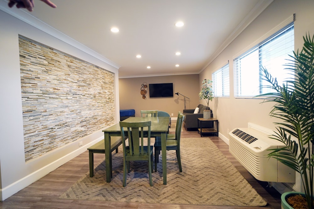 Anaheim Executive Inn Suites 53/66