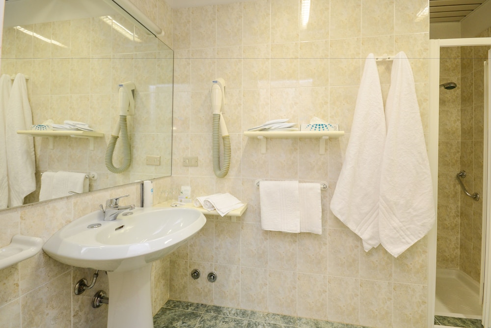 HOTEL OLIVETO 70/73