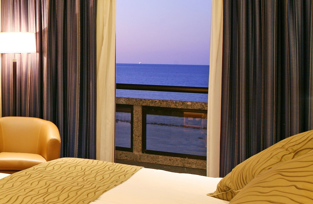 Crowne Plaza Limassol 17/75