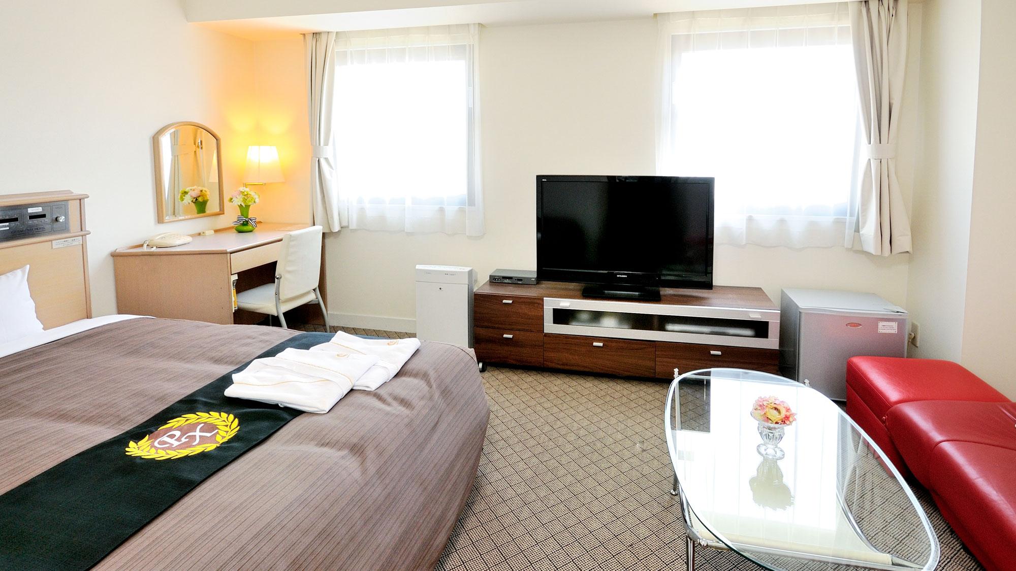 Excel, Deluxe, Suite, Double Bed, Mountain View, Night View, Smoking